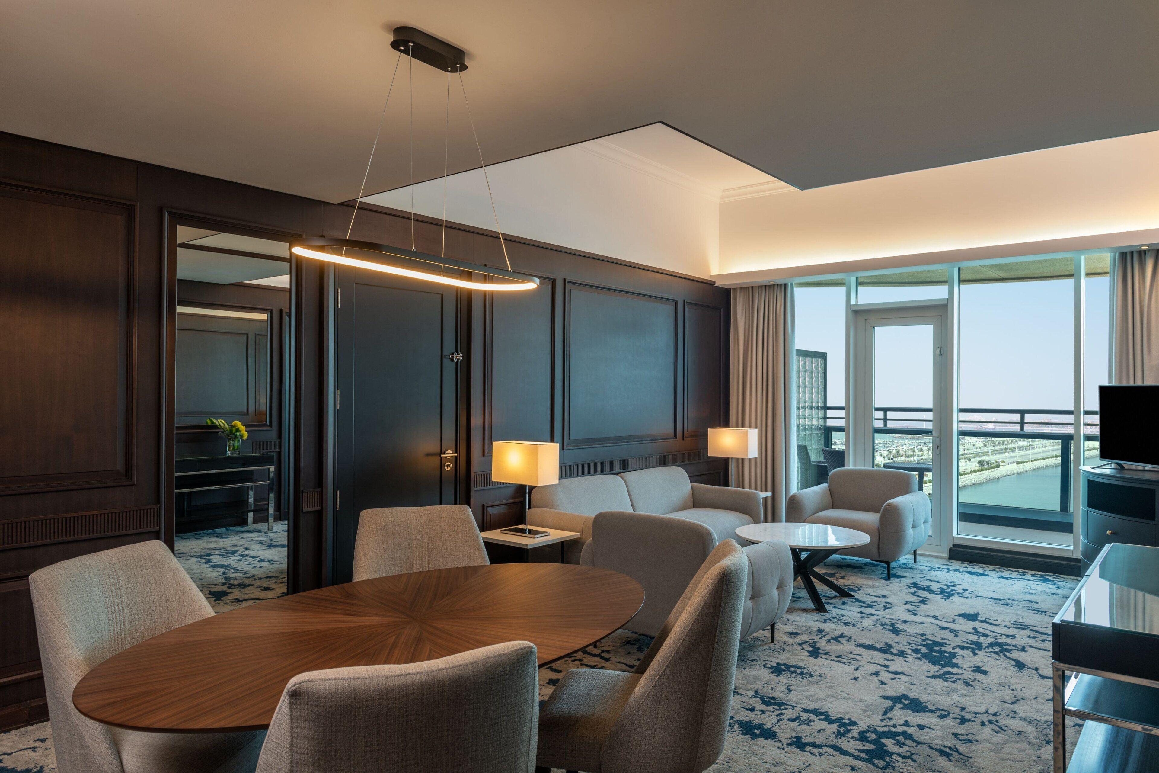 Deluxe Suite Sea View Club lounge access 1 King Balcony