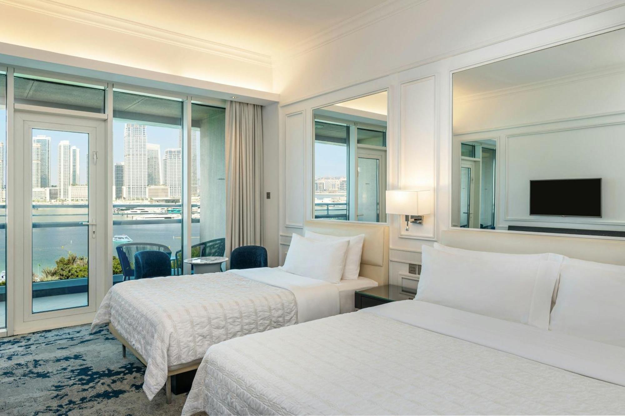 Deluxe Sea View Balcony 1 King & 1 Single
